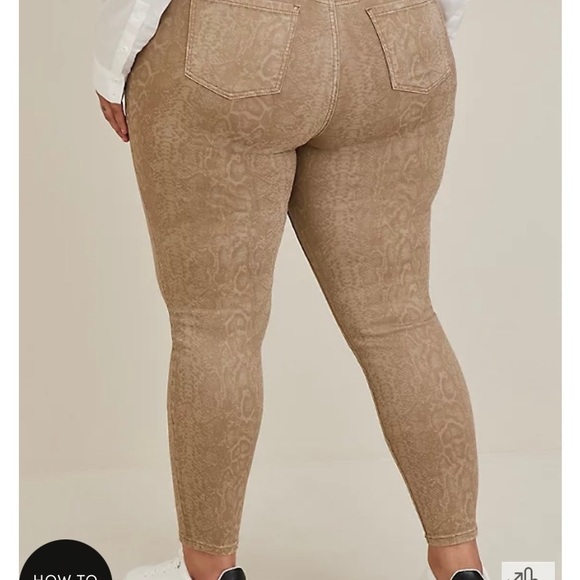 torrid sz 22 plus snake print jegging - Picture 3 of 7